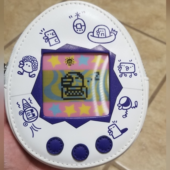 Cakeworthy x Tamagotchi White Lenticular Coin Bag - Picture 2 of 5